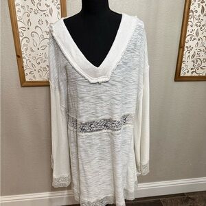POL White and Gray Tunic Top